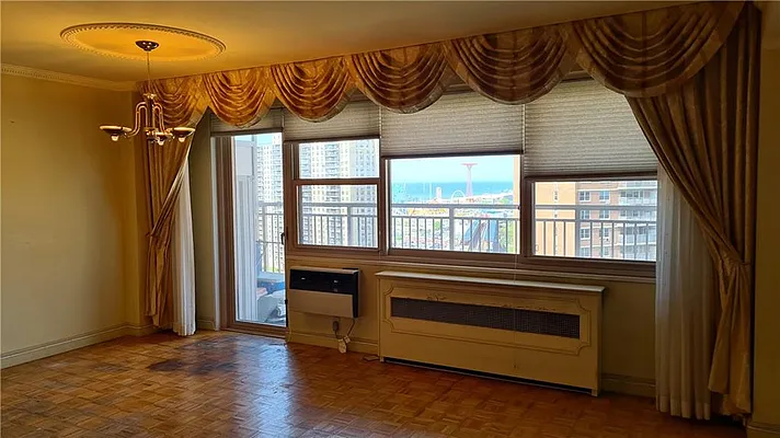 Sold by Azbel Real Estate, Inc. | media 6