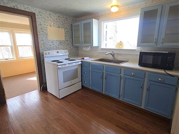 3rd image of 1833 Opeechee Beach Rd