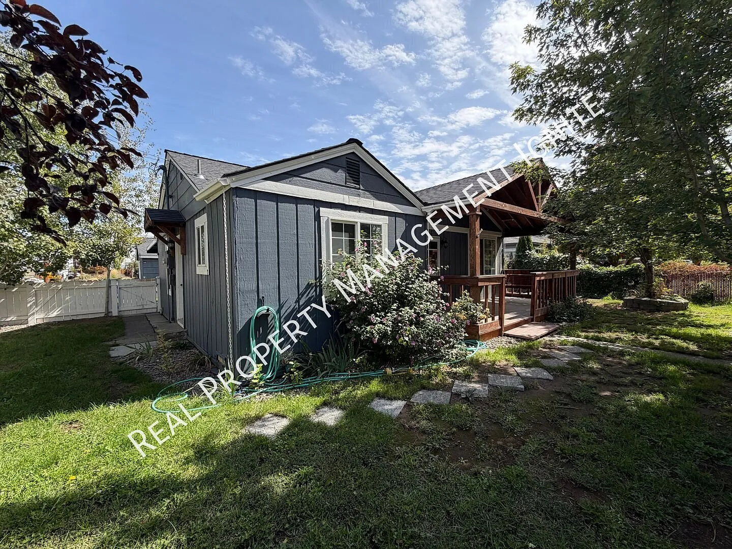 Charming Cottage — Photo 2
