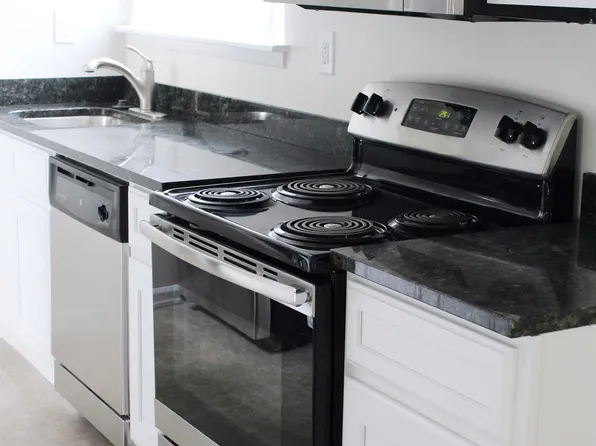 63 Fox Hill Ln, Enfield, CT