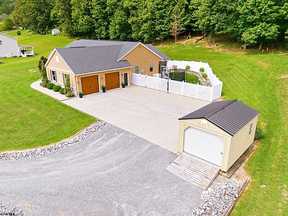 4th image of 301 Stockett Rd
