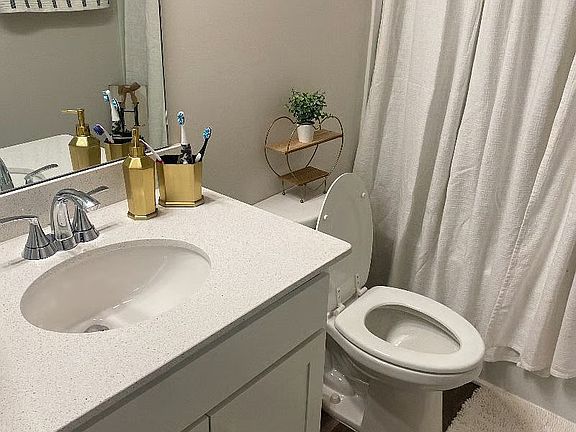 4th image of 231 Parkwood Vista Way