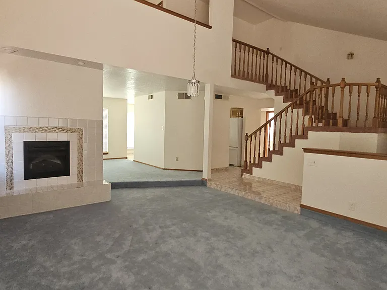 650 Frontier Dr — Photo 3