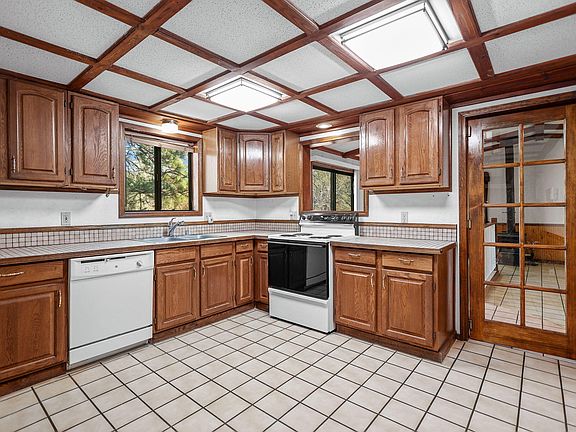 5th image of 28424 Alpine Way