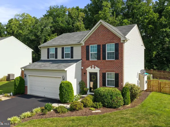 527 Maddex Farm Dr, Shepherdstown, WV 25443