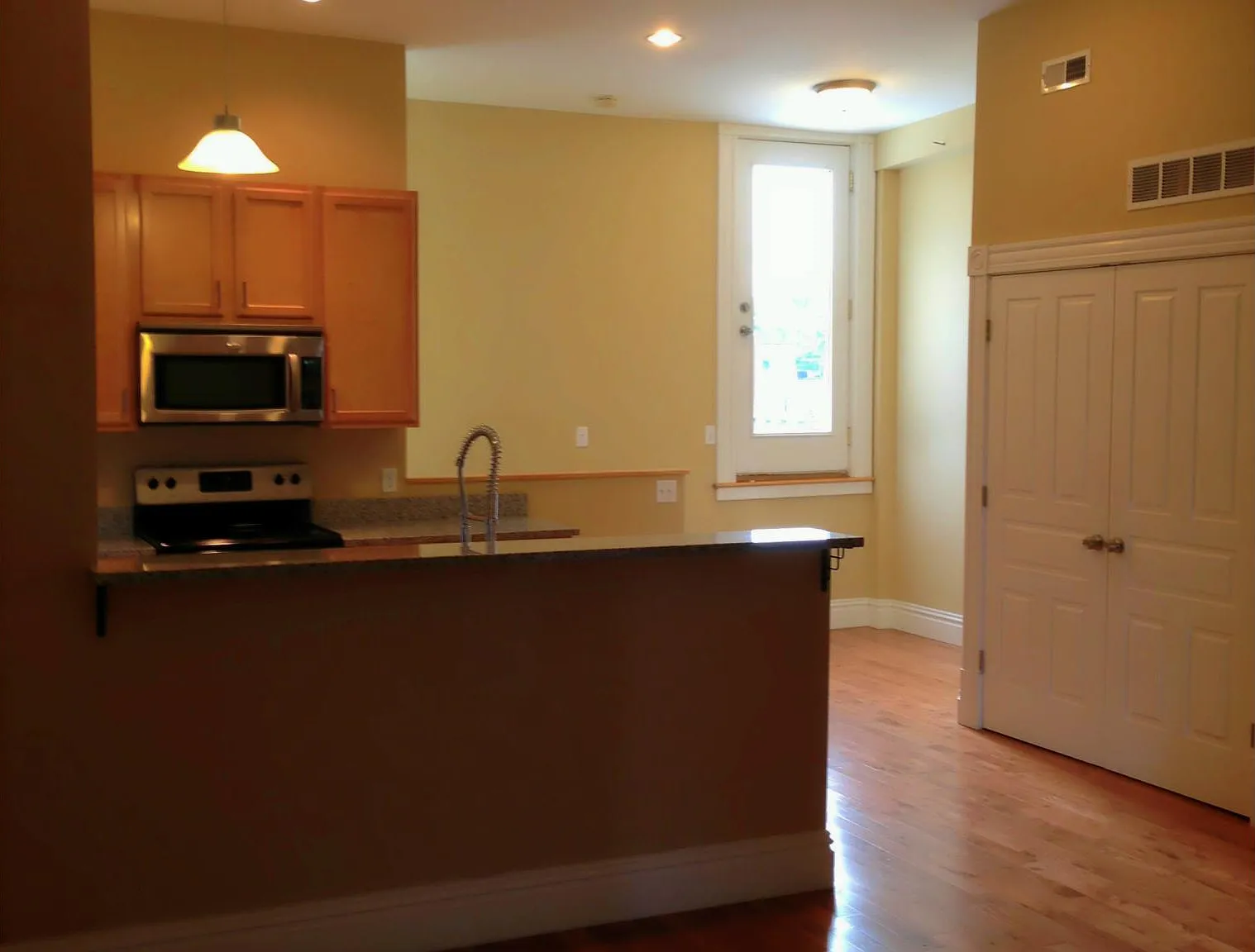 1 bed, 850 sqft, $895 — Photo 4