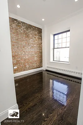 Rented by Jonis Realty | media 21