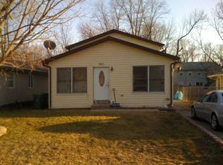 301 Wildwood Dr, Round Lake Beach, IL 60073