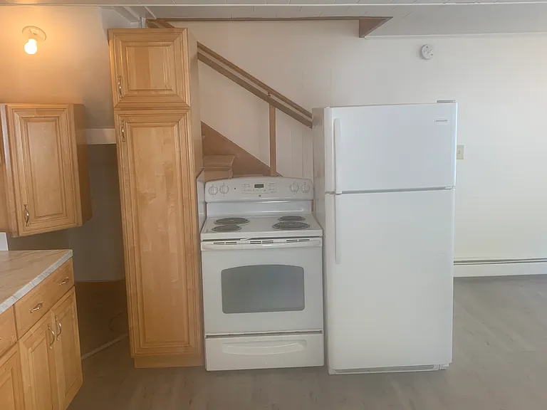 72 N Broadway — Photo 10