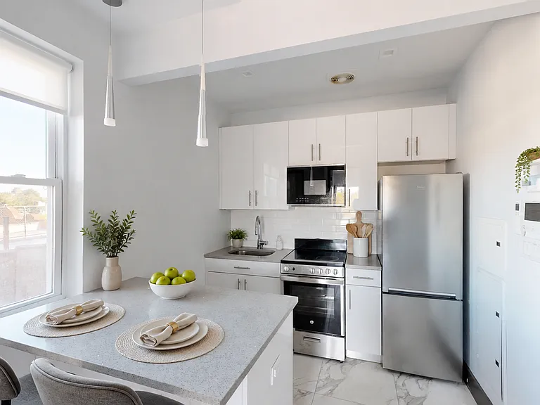 1020 New York Ave #5R — Photo 4