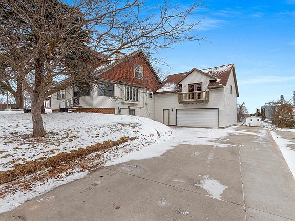 3rd image of 220 Green Bay Rd