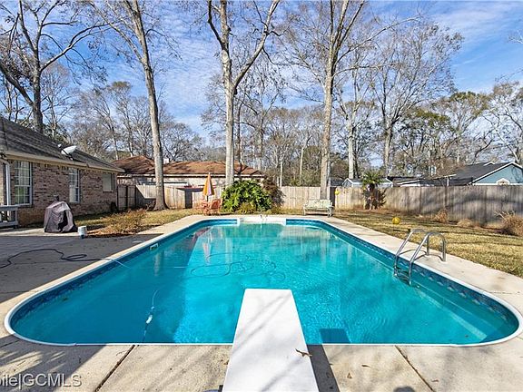3rd image of 3775 Arlington Oaks Dr
