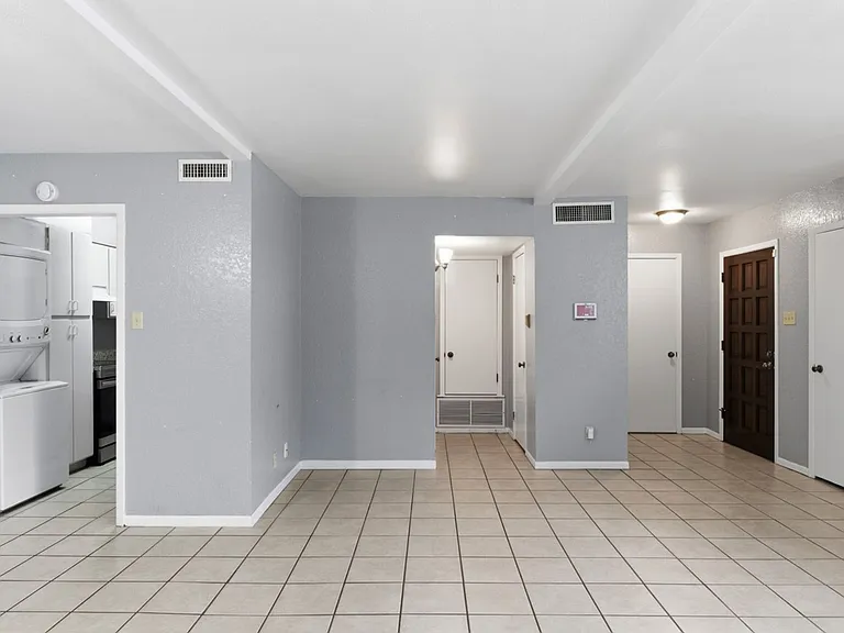 100 Royal Way Dr #17C — Photo 7