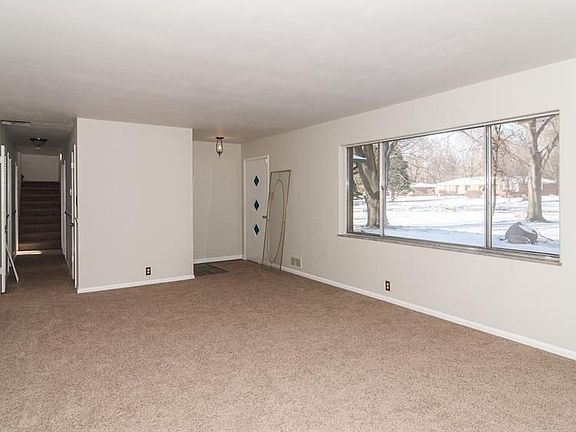 3rd image of 1417 Oakwood Trl