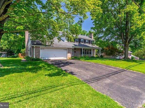 129 E Charlotte St, Millersville, PA 17551