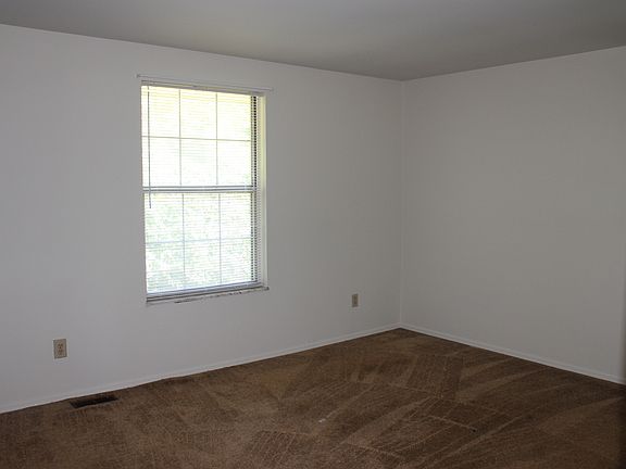 5th image of 8269 Mount Carmel St