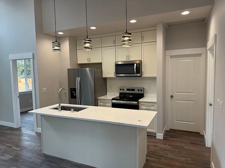 659 Sunset Ave NE #A — Photo 9