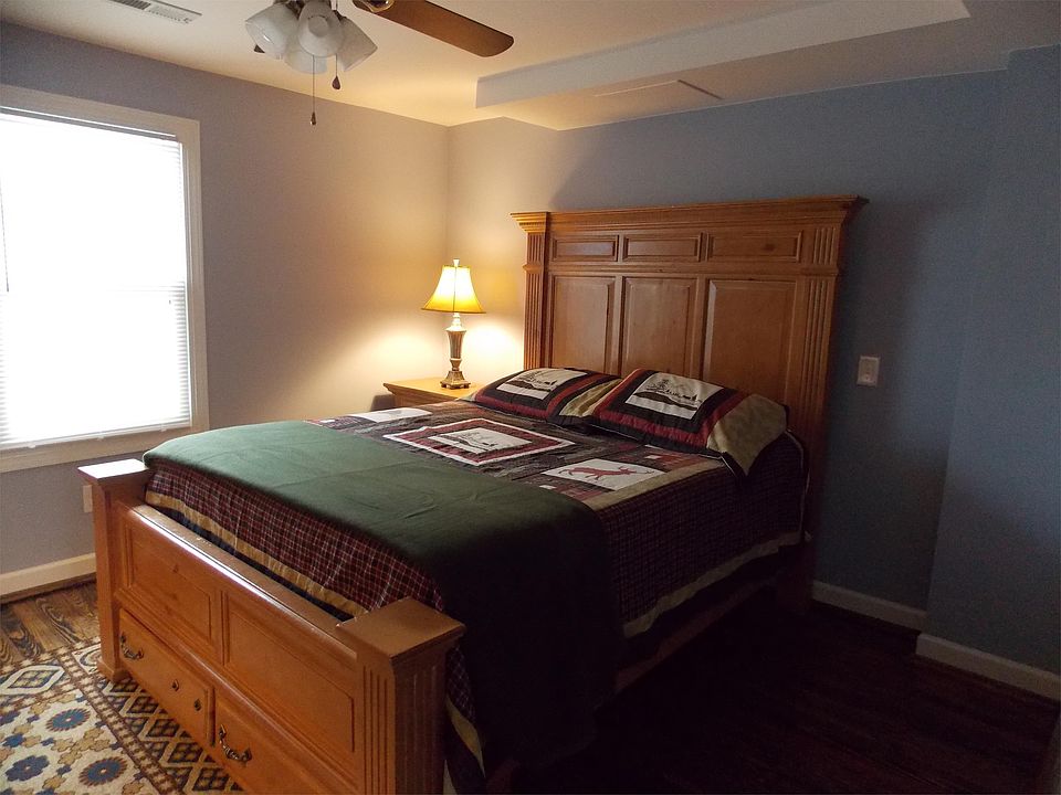1st image of 209 Clark St Room 3