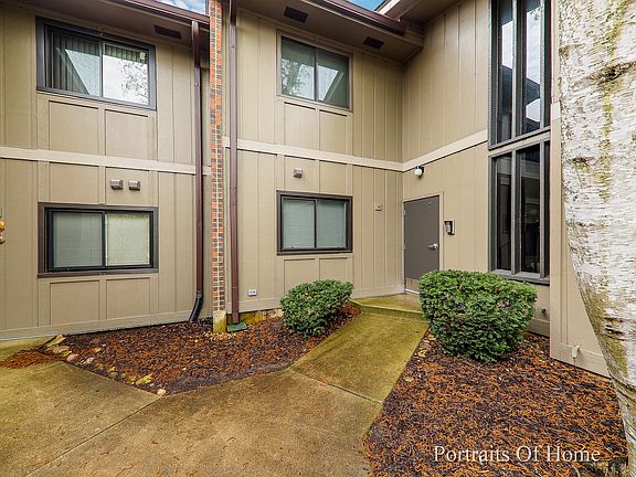 3rd image of 29W460 Emerald Green Dr #28
