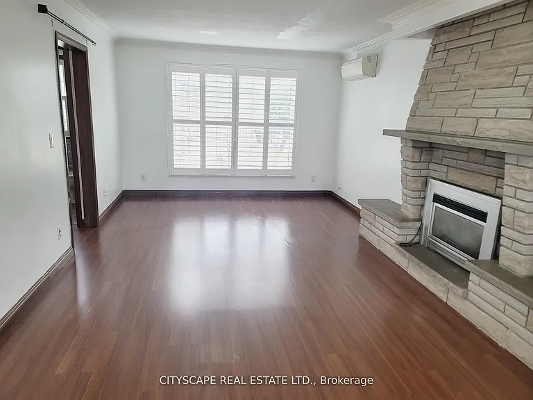 342 Sutherland Dr — Photo 3