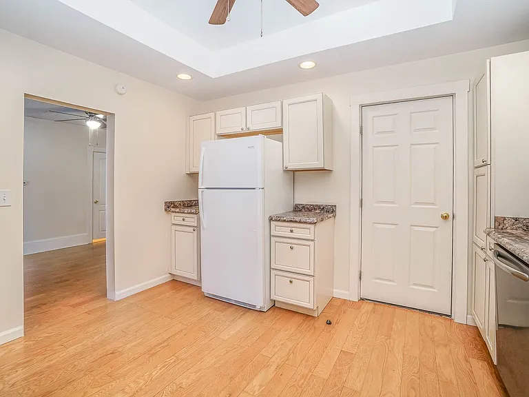 136 N Potomac St — Photo 6
