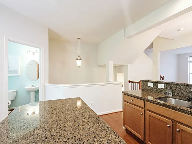 914 Bing Ln — Photo 6
