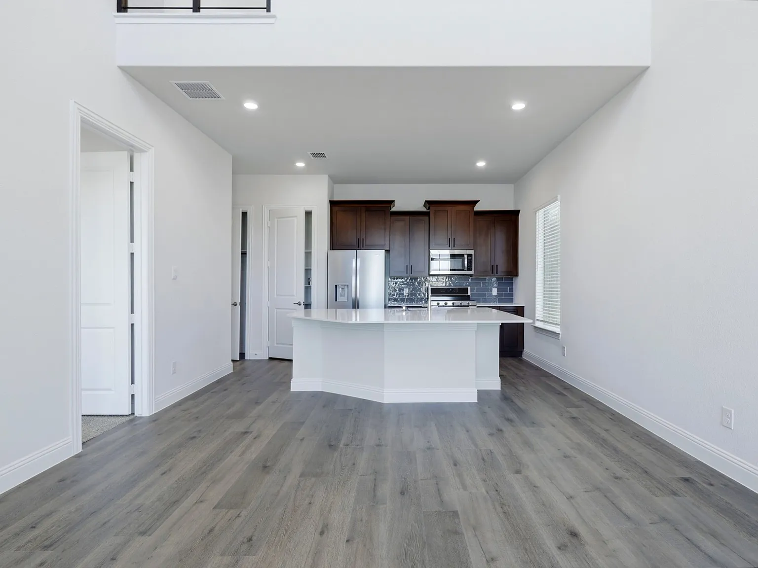 4 bed, 3.5 bath, 1736 sqft, $2,900 — Photo 4