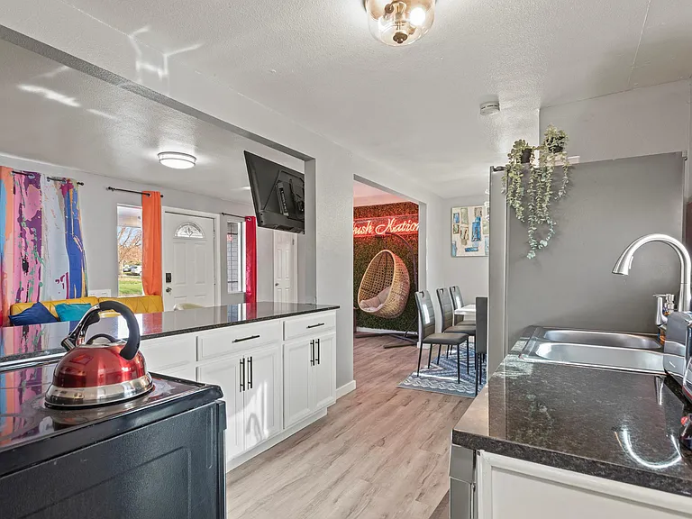 Unleash your cooking skills in our kitchen, equipped with everything you need.