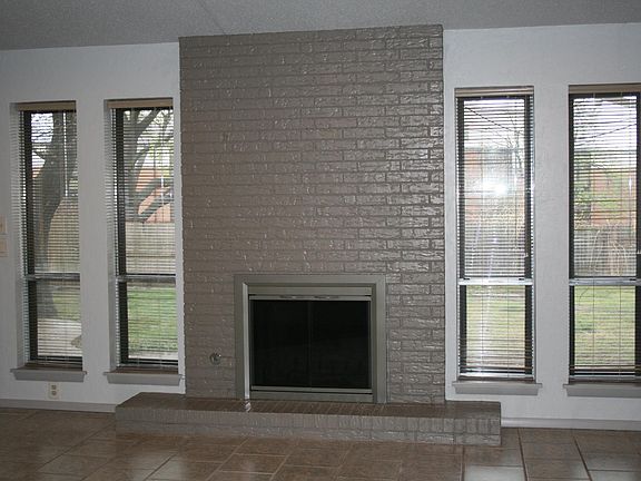 Living room with gas fire place