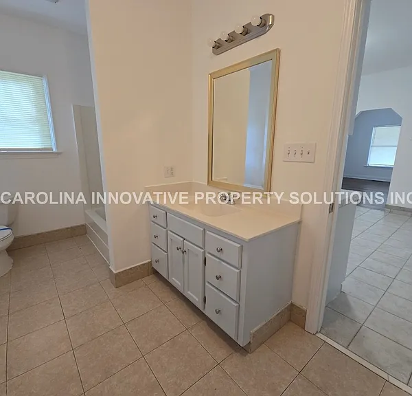 610 N Pear St — Photo 7