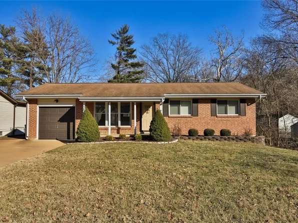 38 May Valley Ln, Fenton, MO 63026