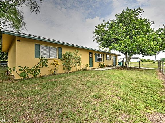 3rd image of 3076 E Briarwood Cir