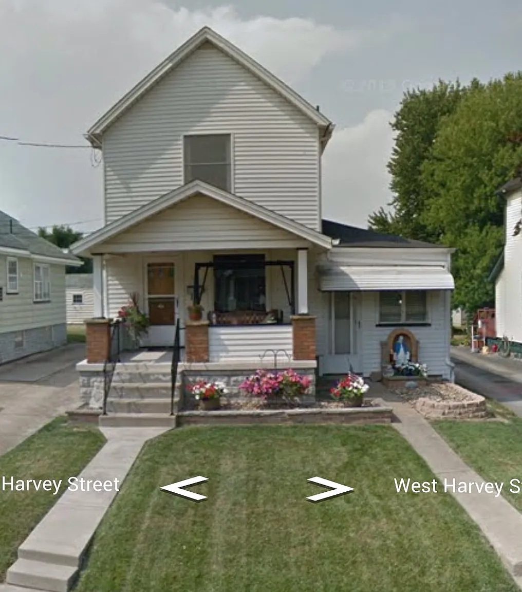 105 Harvey St photo 1