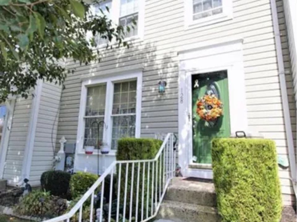 1st image of 128 Spruce Woods Ct