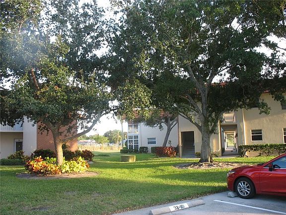 2nd image of 32 Pine Arbor Ln
