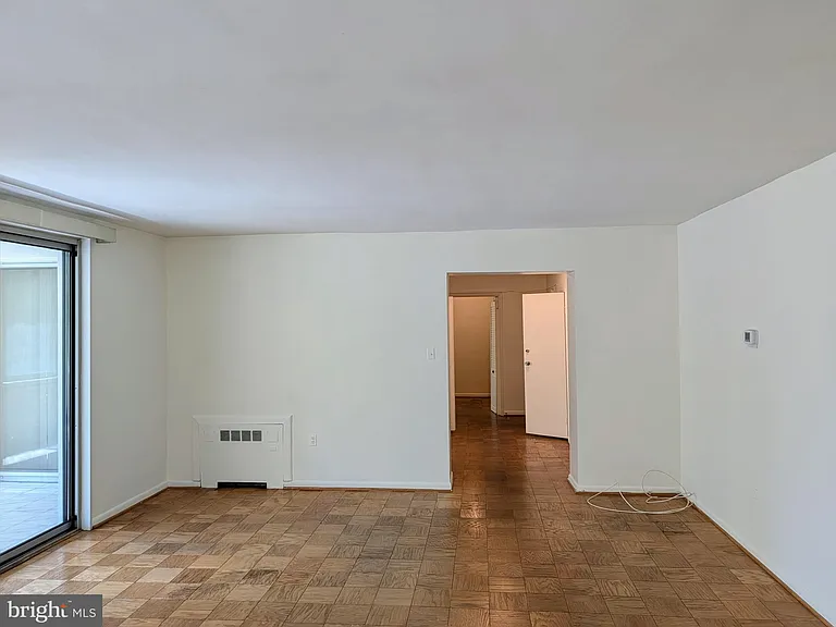 10401 Grosvenor Pl #310 — Photo 25
