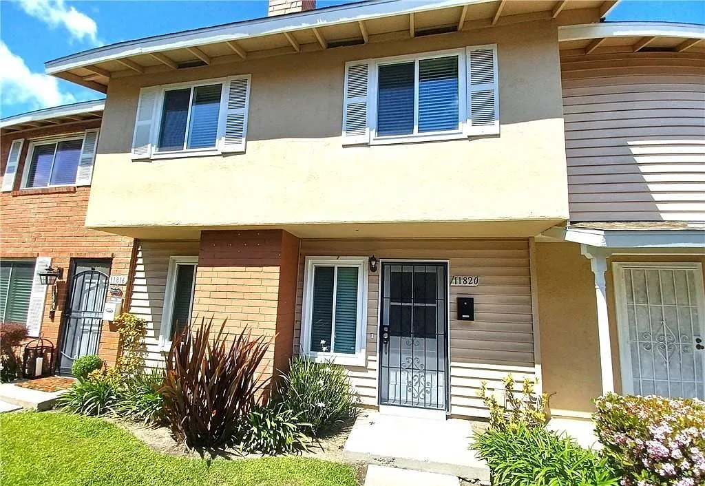 4 bed, 2.5 bath, 1461 sqft, $4,550 — Photo 1