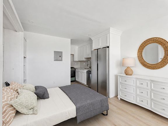 5th image of 233 E Juniper Ave #8