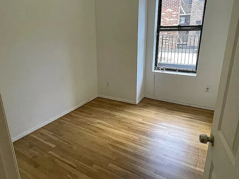 262 W 24th St #4C — Photo 6