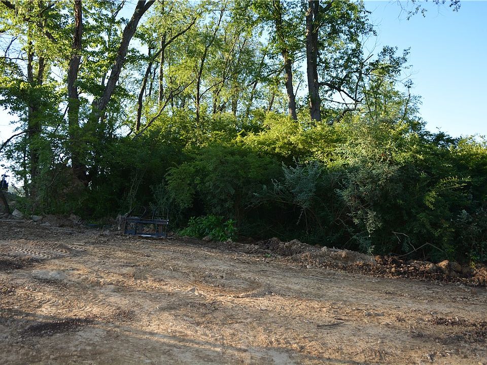 1st image of 126 Woodford Dr