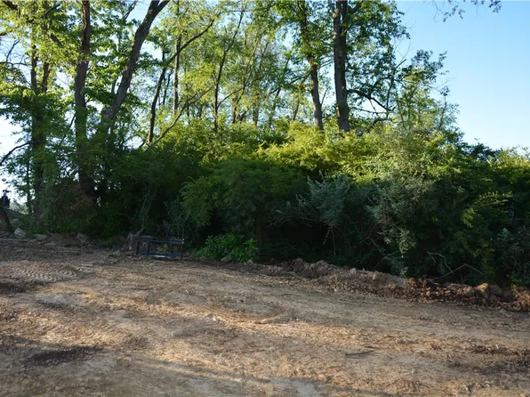 126 Woodford Dr, Evans City, PA 16033