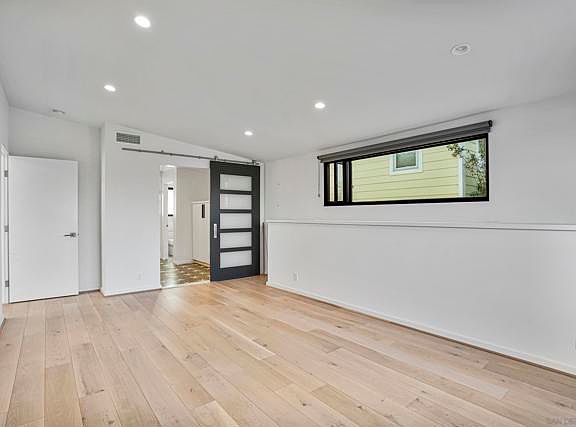 3rd image of 5721 Waverly Ave