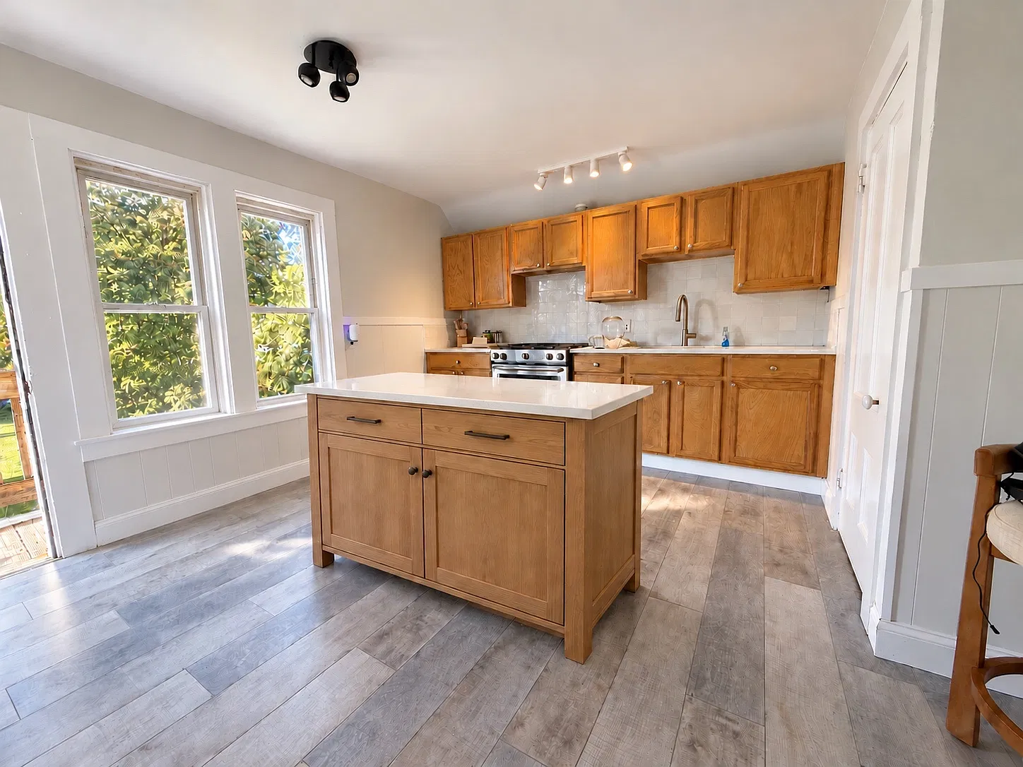 2 bed, 850 sqft, $2,350 — Photo 1