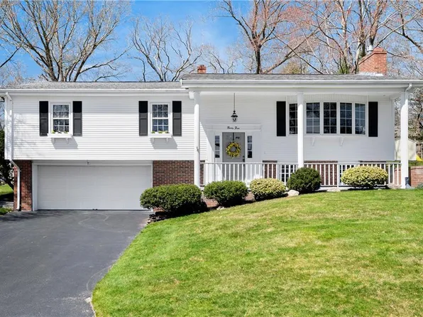 35 Willis Dr, Cumberland, RI 02864