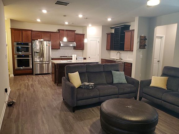 2nd image of 3216 Baylor Cir