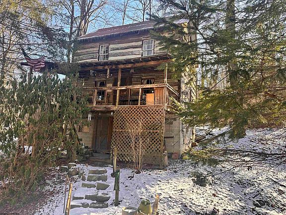 2nd image of 2527 Smithtown Rd