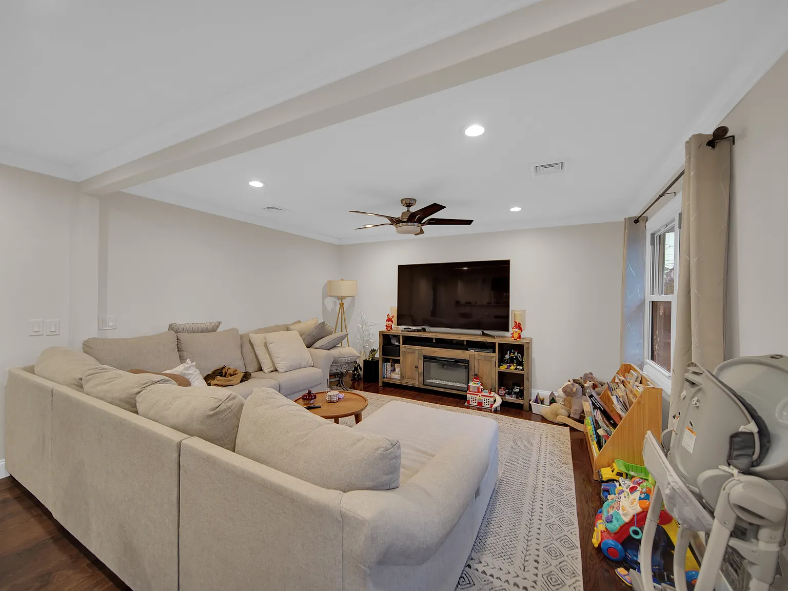 3 bed, 1800 sqft, $3,800 — Photo 4