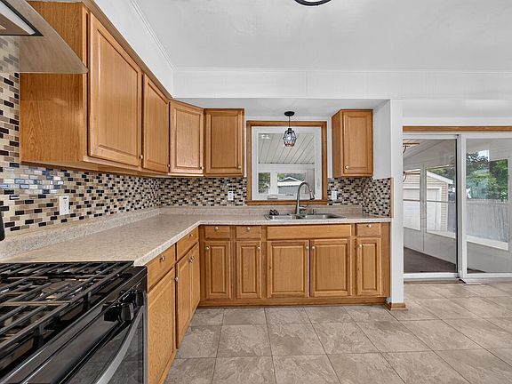 2nd image of 3627 Regency DRIVE