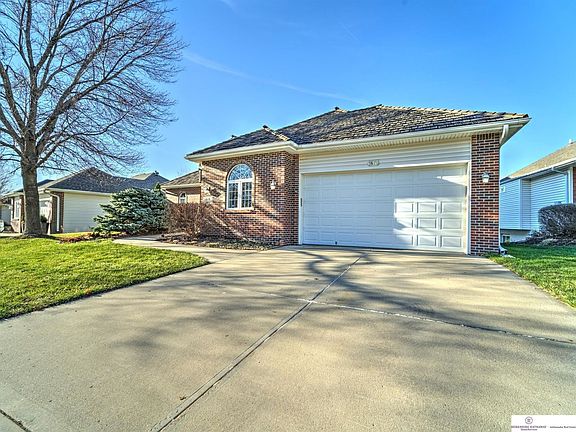 3rd image of 1610 S 189th Ct
