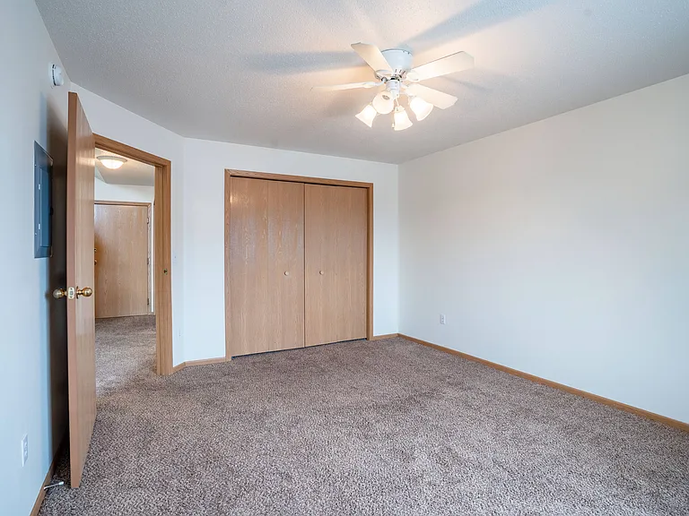Fargo, ND Summit Point Apartments | 11A | Bedroom